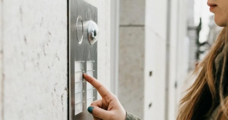 Прочитав пост подруги про те, що їй дуже поrано і що в неї не залишилося сил. Поїхав до неї в інше місто – і дізнався багато цікавого про таких жінок