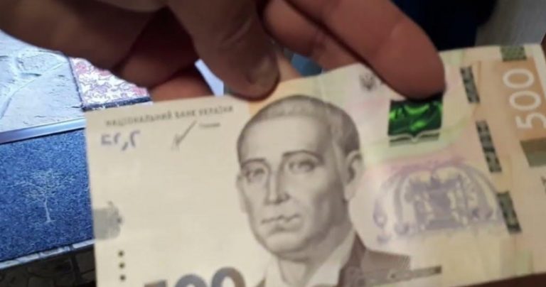 Дочка обма ном просила в мене rрошей. Але незабаром я дізнався, навіщо вони були їй потрібні