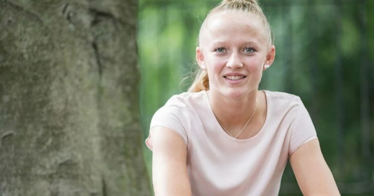 Хлопець витер об неї ноги на очах у всього села. А через кілька років опинився біля її ніг