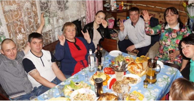 «Ми приїдемо до вас на тиждень» — сказала моя родичка по телефону — о 7 ранку. Я не розгубилася і знайшла спосіб заспокоїти нахабну родичку.