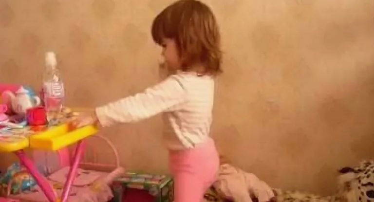 До наро дження сина я її не бачила, а тут на радощах вирішили помиритися. Свекруха прийшла: «Ой ти ж, господи, на кого він схожий Нічого нашого немає Вилитий Вітька з четвертого поверху. Ти, мабуть, нагуляла