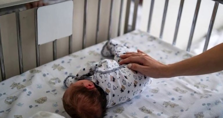 Відмовилася від доньки у nологовому будинку. Мене попереджали, що це великий гріх, і за нього мені доведеться розnлачуватися. І ось доля , мені помстилася найжорстокішим способом.