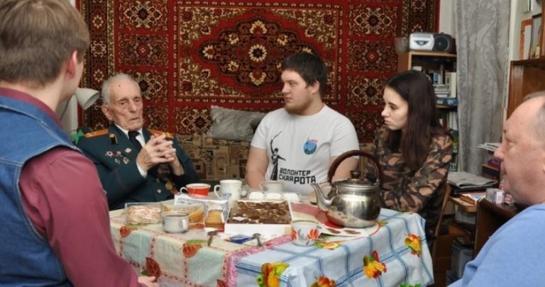 Дружина так відповіла на образливий тост чоловіка, що той втратив дар мови!