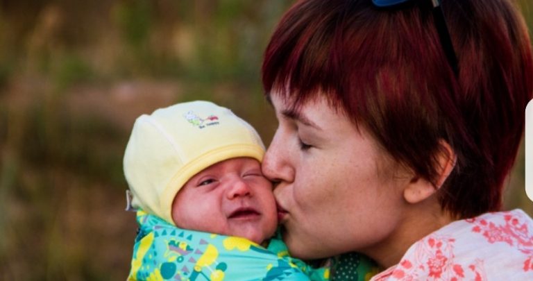 Робочий день закінчився; Василь Іванович збирався додому. Раптом зателефонувала його молодша дочка, яка перебувала в пологовому будинку. Що могло статися? Адже зять повинен був сьогодні забирати їх з лікарні. «Папа, Анатолій відмовився забирати нас. Сказав: з донькою ти мені не потрібна »