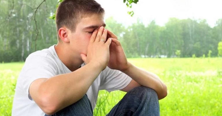 Євгеній, дивлячись у підлогу, зізнався дружині, що в нього незабаром наро диться син. Але несподівано для нього дружина вчинила зовсім інакше.