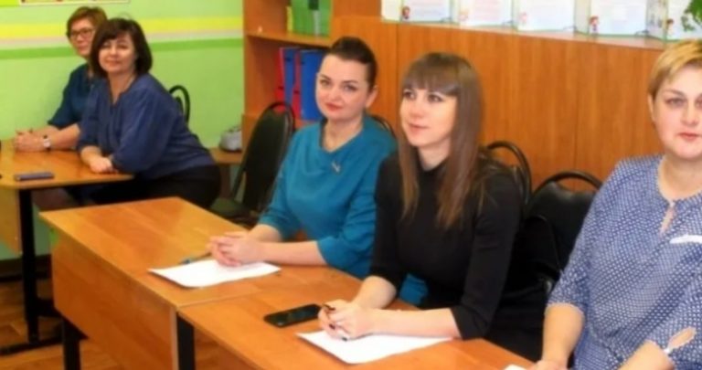 Через 20 років наш клас зібрався на зустріч випускників. Звичайно ж прийшов на зустріч і Павло.