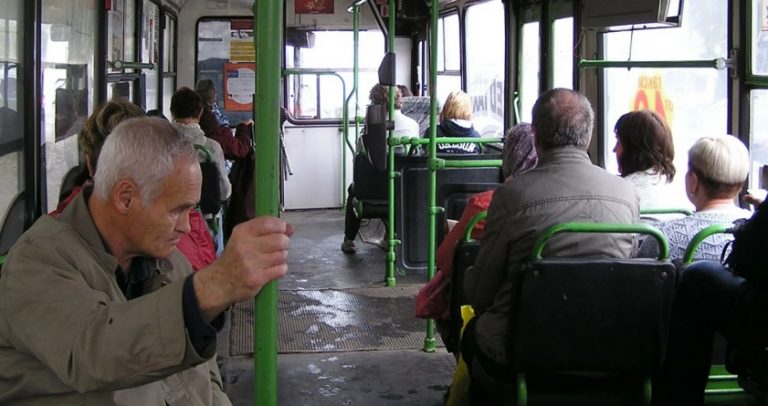 Коли я комфортно сів у автобусі, то раптом несвідомо підслухав розмову двох дідусів. Той день я ніколи не забуду