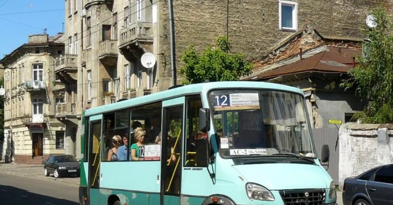 Бабуся перед моїм від‘їздом прийшла до мене і сказала: «Все – таки не дарма ти сюди приїхала, чує моє серце, що це була доленосна поїздка». Я сиділа в автобусі, а там.