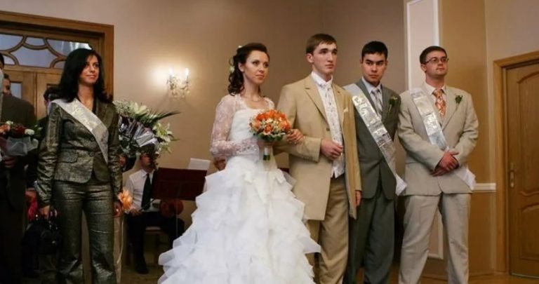 Кілька годин до весілля. Він одягає піджак і знаходить в кишені таємний лист. Від кого і для чого?