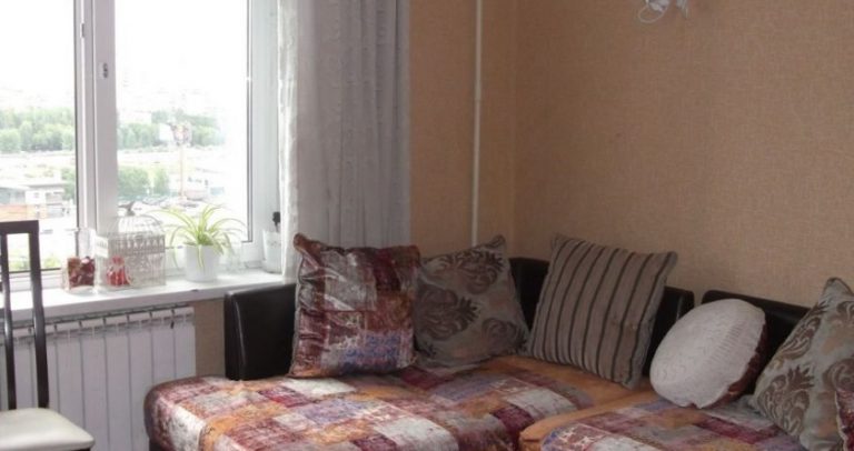 Чоловік подарував мені квартиру перед відходом, а син переконав мене оформити квартиру на нього, мовляв, натомість він подбає про мене у старості