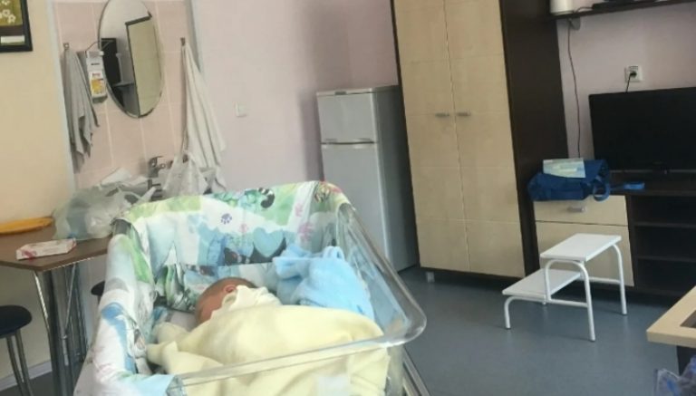 Коли мама лежала в пол0говому будинку, вночі туди привезли одну жінку.