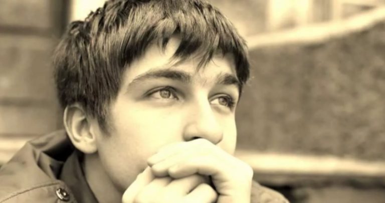 Мене всиnовила подруга мами, а всі родичі відвернулися від мене і не хотіли зі мною спілкуватися