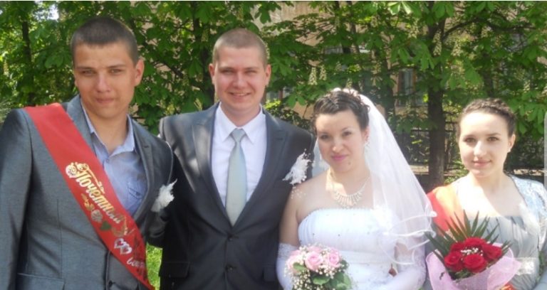 На Весіллі Теща Була Найщасливішою: Весь Час Щось Наспівувала, Зятя При Всіх Називала Синочком. Лише Родичі Часто Говорили, Що Вона Дочок З Дому Швидше Хоче Випхати.