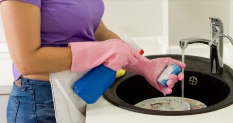 — Ігор, проведи Галину; як ні як, ніч на вулиці. Мені так буде спокійніше, — сказала подруга. Якби вона знала, чим все закінчиться