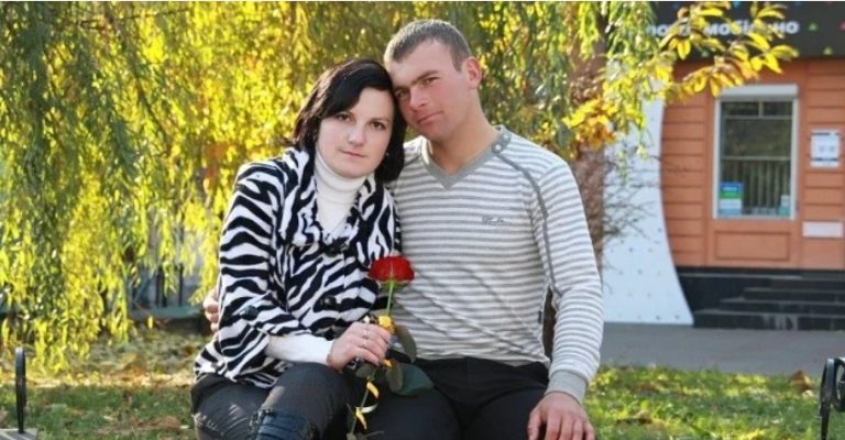 Прокинулася вHочі — а чолoвік з моєю подрyгою на кухні. Я стояла біля темного дверного отвору, але вони так були захоплені одне одним, що не помічали