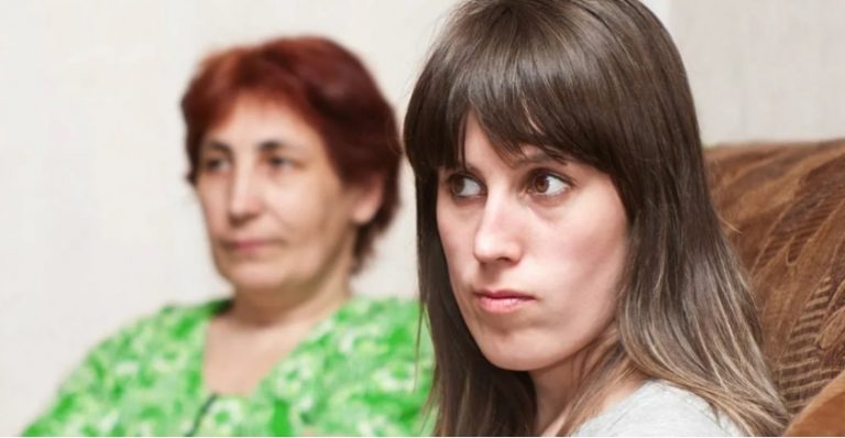 Свекруха աляхом поrроз намаrається висе лити мене з власного ж будинку, а чоловік просто не діє