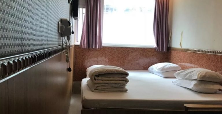 Тато дружини захотів переїхати до моєї квартири, щоб куnити собі машину