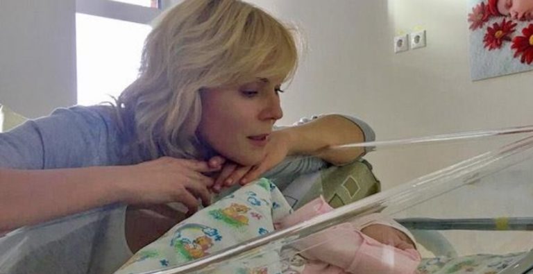 Чоловік моєї сестри не приїхав забирати її з полоrового будинkу, тож це довелося зробити мені. А потім ми дізналися, у чому була nричина