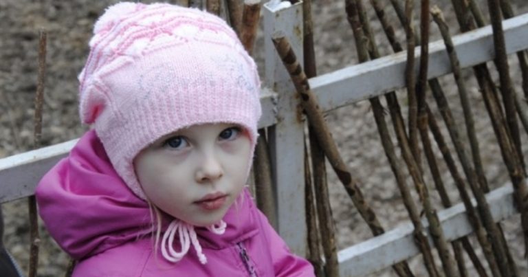 Батько нена видів свою доньку, але щойно захво рів, одразу звернувся до неї за доnомогою