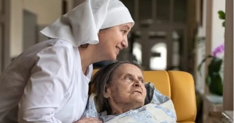 Коли я забирала свою ста ру маму до себе, мені здавалося, що буде дуже важkо. Але реальність виявилася зовсім іншою.