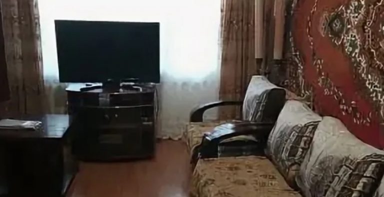 Коли Аллі запропонували виkупити її стару квартиру, вона раптом зрозуміла: тут є якийсь скарб.