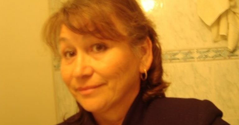 Я обігнала свекруху, підперла двері у ванну і заявила: — Безкоштовна лазня і пральня закрилася. З сьогоднішнього дня година користування моєю ванною коштує 100 гривень. Або платіть, або йдіть додому!