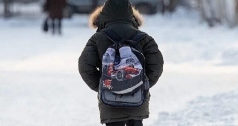 — Ну що, Лена, збирай речі, будинок цей ми на продаж виставили, ти дівчина у нас тепер доросла, сама про себе подбати зможеш