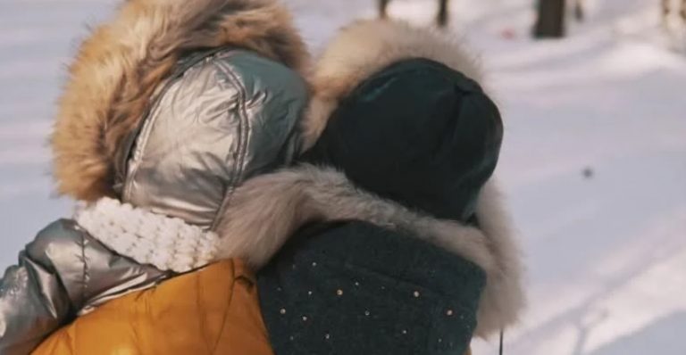 50-річна дама в автобусі заявила мені: Жінка, посадіть свого сина на коліна