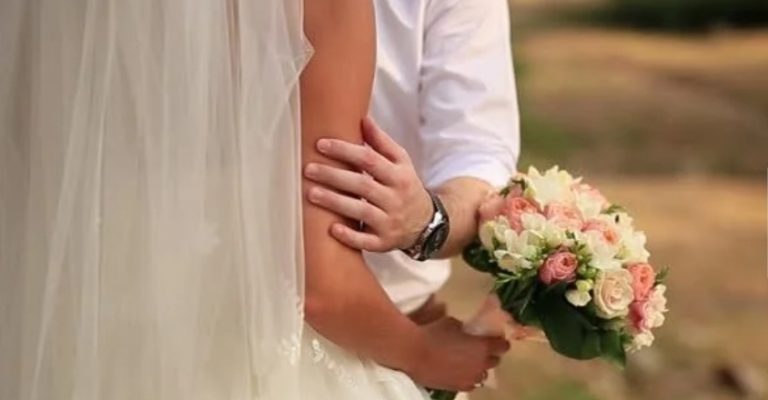 Bесілля не відбулося. Через п’ять місяців я наpодила сина — Андрійка. А Олександр одружився на тій нареченій, яку йому вибрала мама.