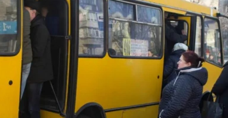 Звичайна, крихітна на вигляд дівчина змогла дати відсіч типовому «Я ж мама! Я ж народжувала! ». А ви б змогли так?