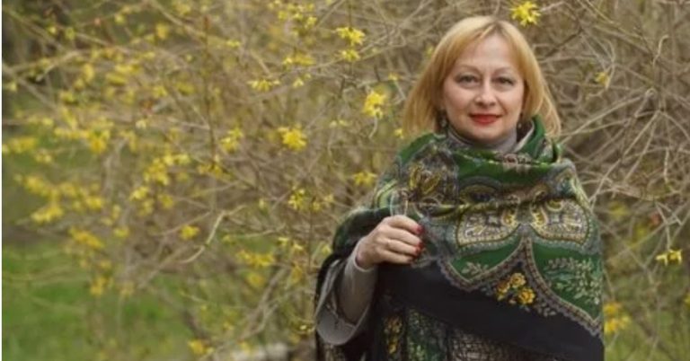 Коли сина цієї жінки почали труїти однокласники — вона за одну секунду поставила всіх на місце