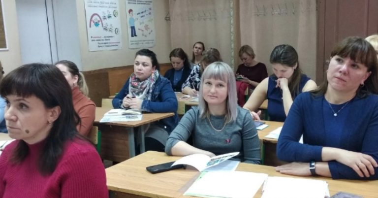 Під час батьківських зборів у клас зайшла старенька вчителька фізики ми стали чекати від неї нескінченних закидів. Але все виявилося інакше