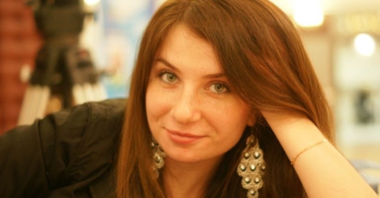 Вона була офіціанткою на весіллі свого колиաнього чоловіка. І того ж вечора отримала якийсь конверт від його матері