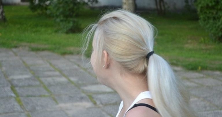 Скажу так: я чітко знала, коли чоловік став придивлятися до іншої. Купила печиво до чаю і пішла до коханки додому …