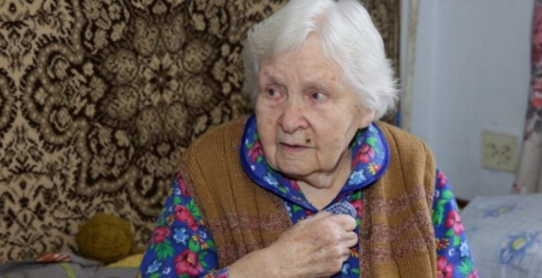 Моя сім’я лишається на вулиці, а бабуся не хоче нам допомогти. Я пропоную взаємовигідний варіант, але це не влаштовує