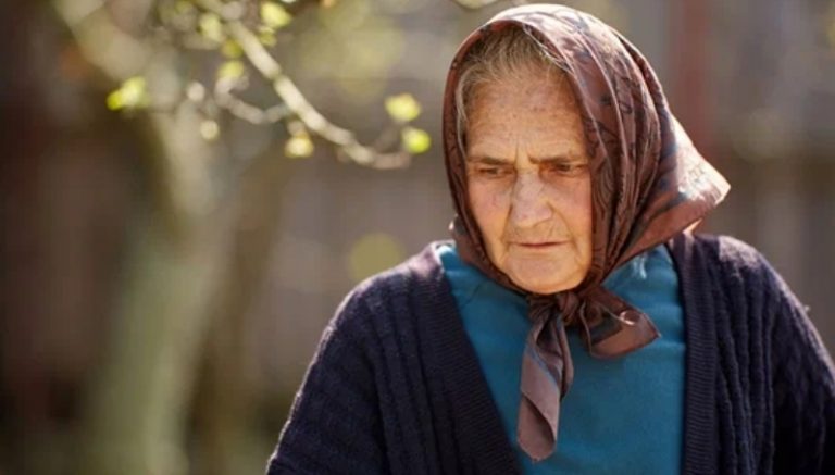 Мені дуже соромно, що у мене такі діти. Вони відпочивають щороку за кордоном, а я, коли прибільш, повинна економити на їжі. І допомагати мені ніхто не хоче!