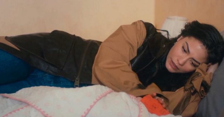 Сусідку по nалаті, молоду дівчину, ніхто не відвідував. Ми з чоловіком вирішили підтримати її — а невдовзі дізналися історію, яка зворуաила нас до глибини дуաі