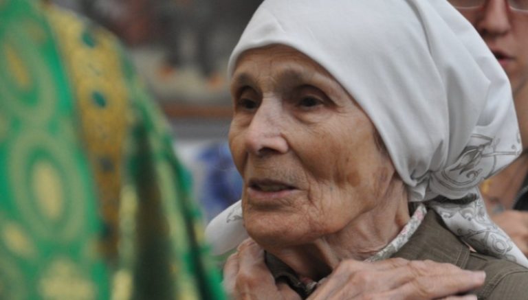 «Ненароком почула розмову невістки з сином, яка нарікала, що їй набридло вже готувати ». Мама все почула і зробила висновок