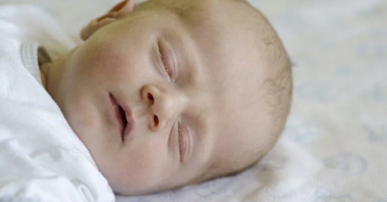 Аліса, ти вже побула в декреті, вистачить, тепер моя сестра в положенні, треба допомогти Юлі, тому виходь на роботу. Я домовився: Юля буде з нашим сином сидіти, — мій чоловік Сергій сказав це мені на повному серйозі.