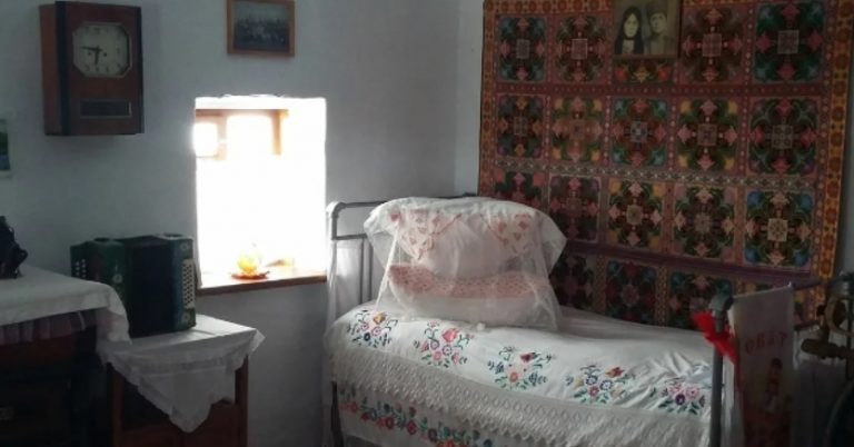 У свої 70 дід — після золотого весілля — пішов до іншої. Перше кохання — любов остання.