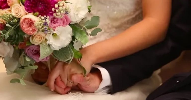 Дві сестри закохалися в одного хлопця, котрий вибрав старшу. А молодша, навівши на них прокляття, уявити не могла, що воно обернеться проти неї самої..