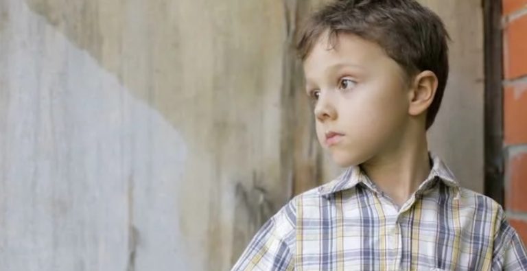 Не рідний ти їм, підкидьку. Ось сестричка твоя народиться – виженуть тобі одразу з дому – заявила сусідка