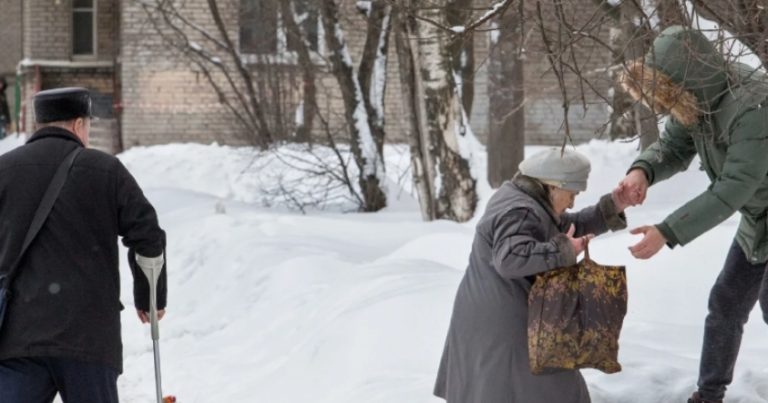 У найваж чий період мого життя я допомогла бабусі перейти дорогу, і це змінило моє життя