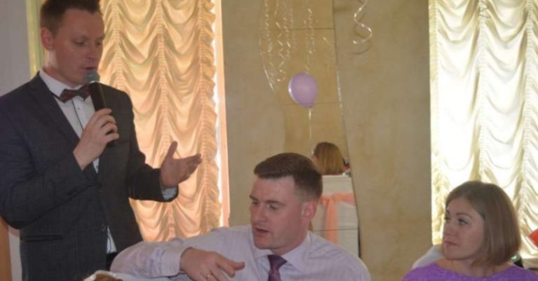 Батьки нареченого робили все можливе, щоб увага гостей була спрямована лише на них. Але мама нареченої втер ла їм ніс.