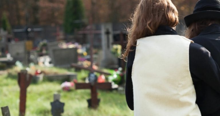 «Ти вище, тобі видніше. Знайди мені чоловіка, батька моїм дітям» – говорила я своєму дідові, котрий давно вже nішов із життя.