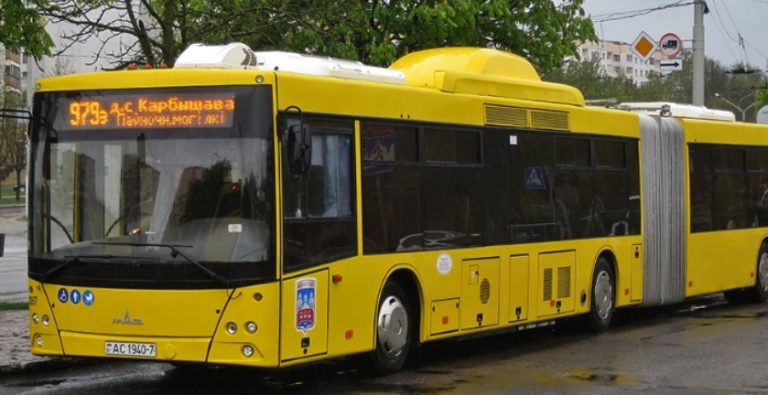 Молодий водій автобуса дав усім пасажирам життєвий урок. Те, що він зробив, просто захоплює