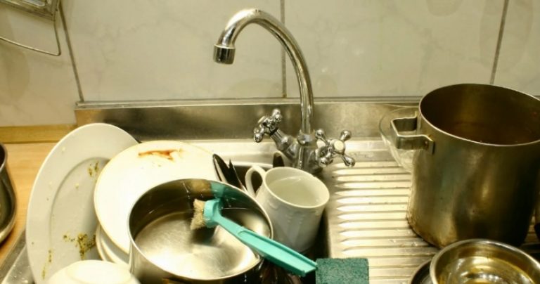 Роз лучена колега чоловіка постійно надсилала йому свої фотографії. Я вже задумалася про роз лучення, але раніше вирішила поговорити з чоловіком.