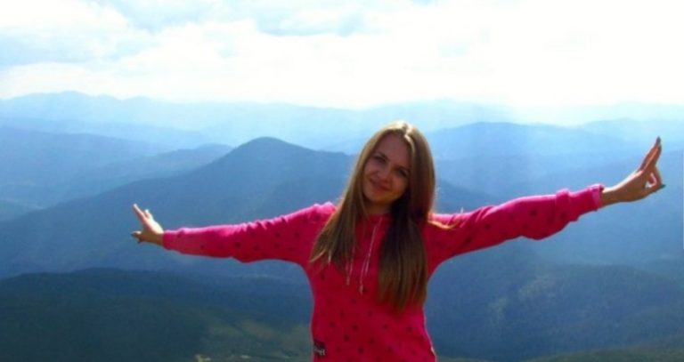 Мріючи про розкішне і багате життя, щодня крутилася як білка в колесі, виконуючи домашні справи.