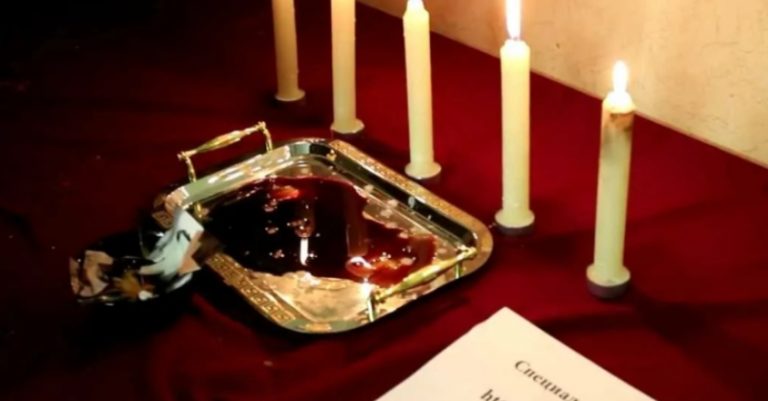 Емма Незабаром Наро Дила Здо Рового Хлопчика, Але Одного Прекрасного Дня Батьки Знайшли Лист На Столі В Якому Емма »Заповідала» Дитину Батькам