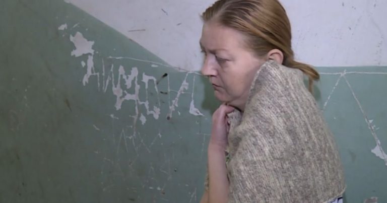 Я Вирішила Після Весільної Подорожі Зробити Сюрприз Батькам Та Вирішила Зустріти Їх Вдома. Але Коли Хотіла Зайти Додому, Зрозуміла, Що Ключі Не Підходять. Я Зателефонувала Матері.